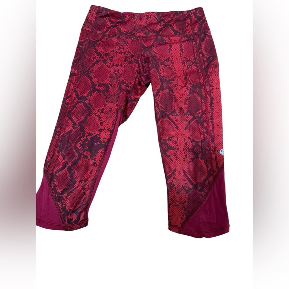 Lululemon women Capri activewear 16” waist 25” length